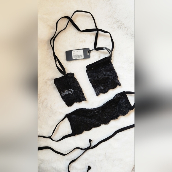 NWOT Black Lace 4 Piece Set - bra, panty, wrist cuffs and eye mask - Picture 4 of 11